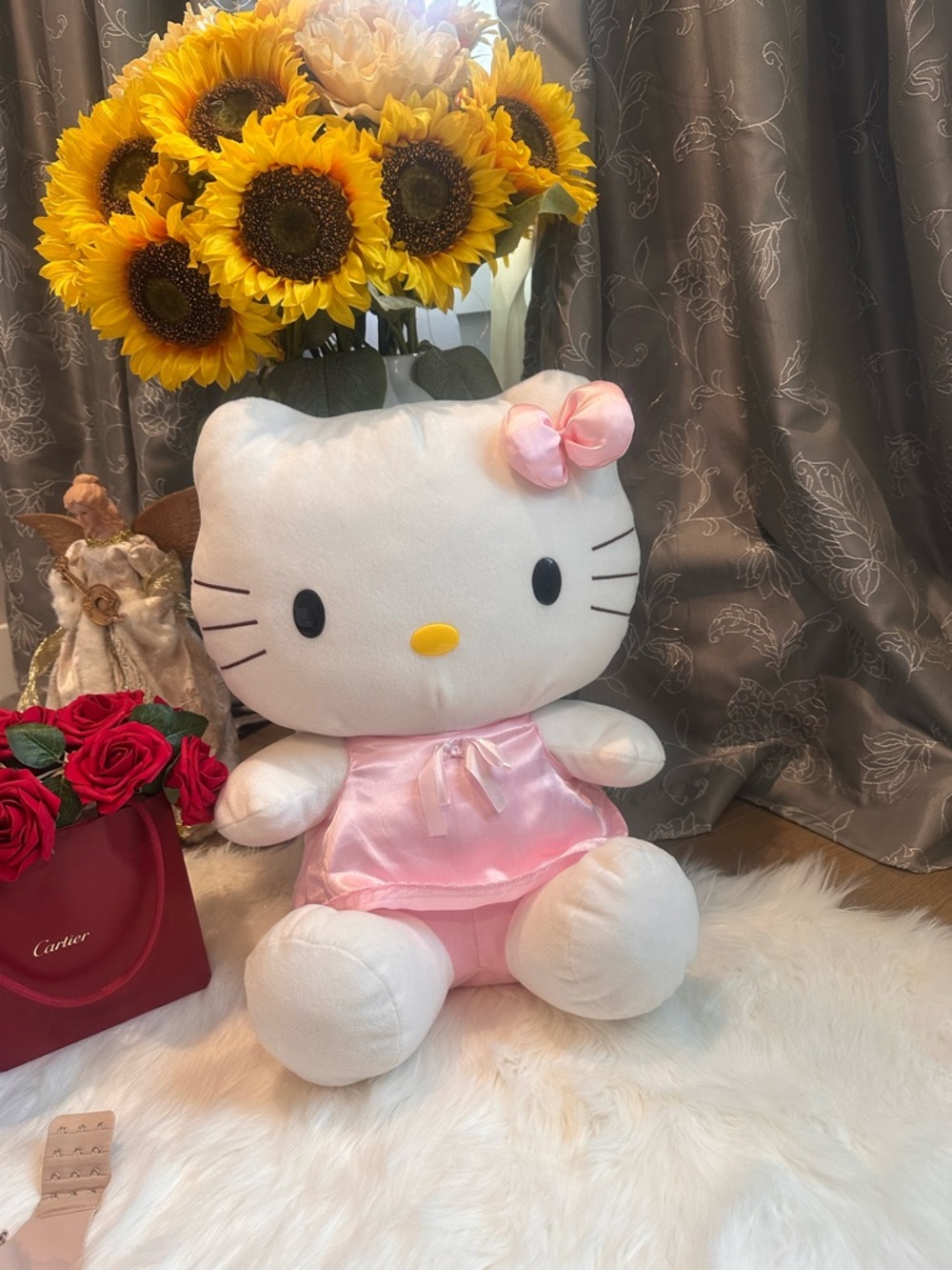 🎀 Sanrio Large Pink and White Hello Kitty Plush 🎀